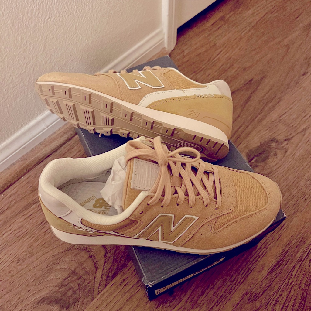 Brand New Womens New Balance 696  Vintage Yellow Color